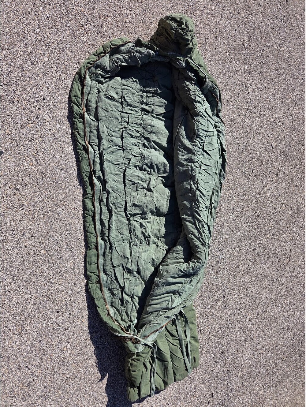 Vintage US Military Intermediate Cold Mummy Sleeping Bag OD Green Zippered